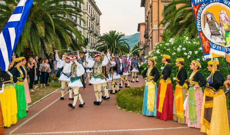 diethnes festival paradosiakon choron sto montekatini terme