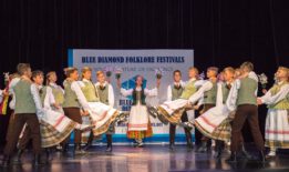 festival folklora u Parizu — foto 4 di 14