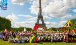 folklore festival in Paris — foto 2 di 14