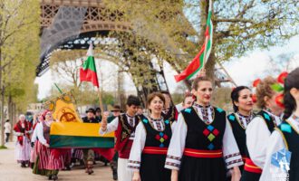 Folklore festival ”Les lumieres de Paris” Paris – Official – Blue Diamond