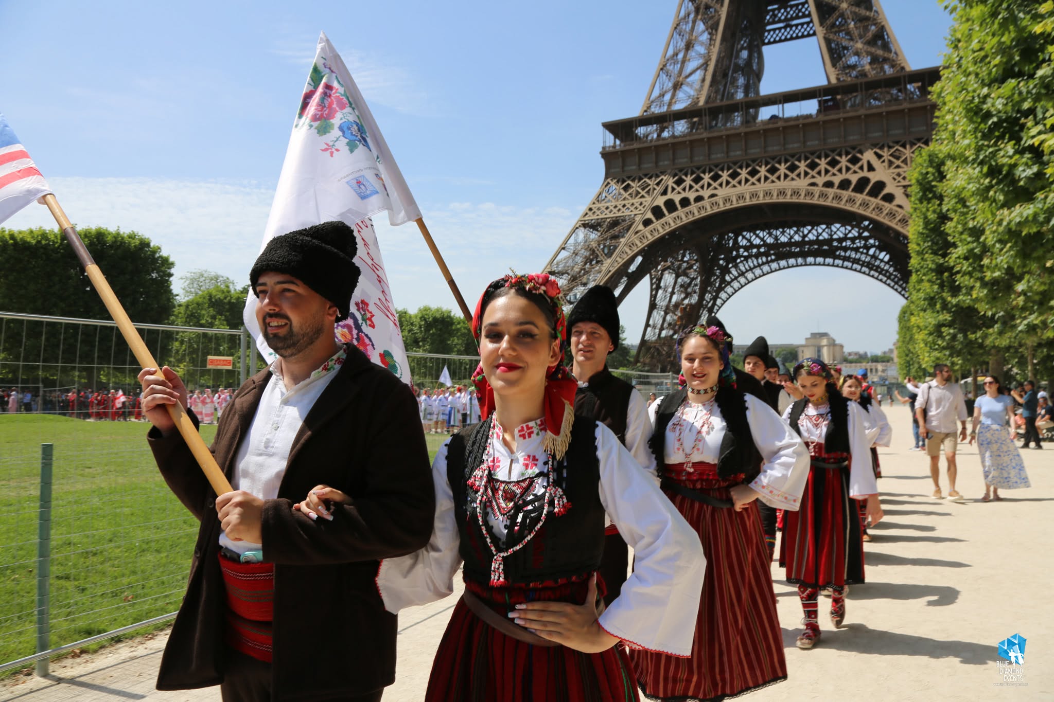 folklore festival pARIS