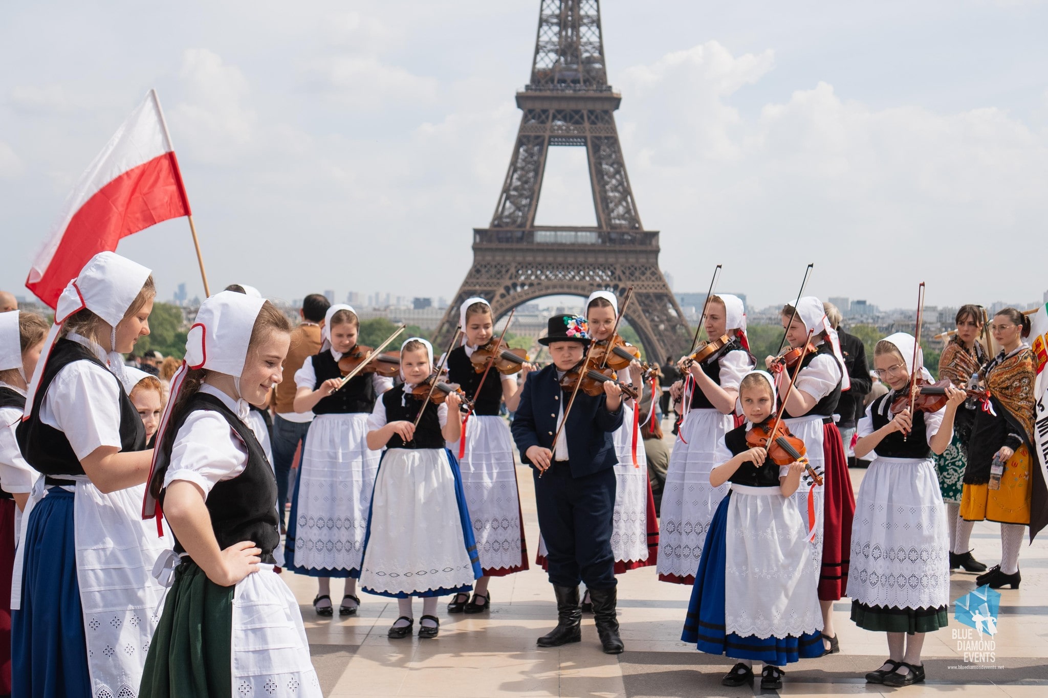 FOLKLORE FESTIVAL PARIS
